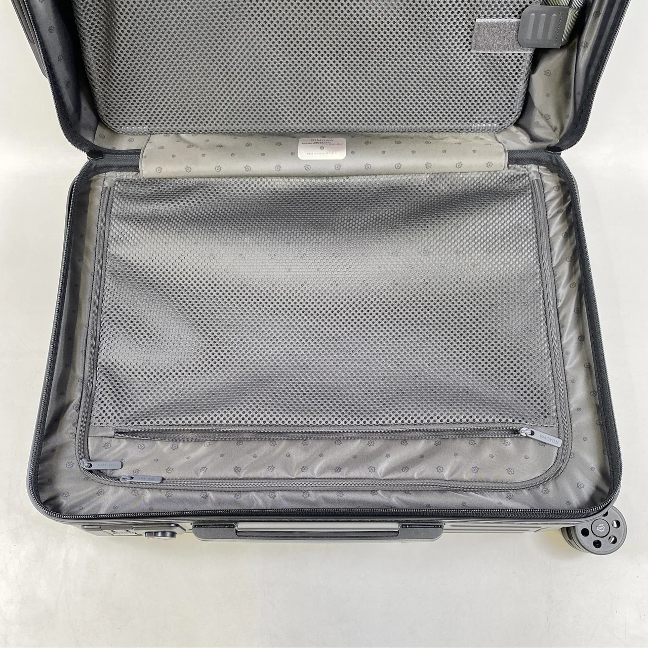 RIMOWA ESSENTIAL CABIN (BLACK) view 21