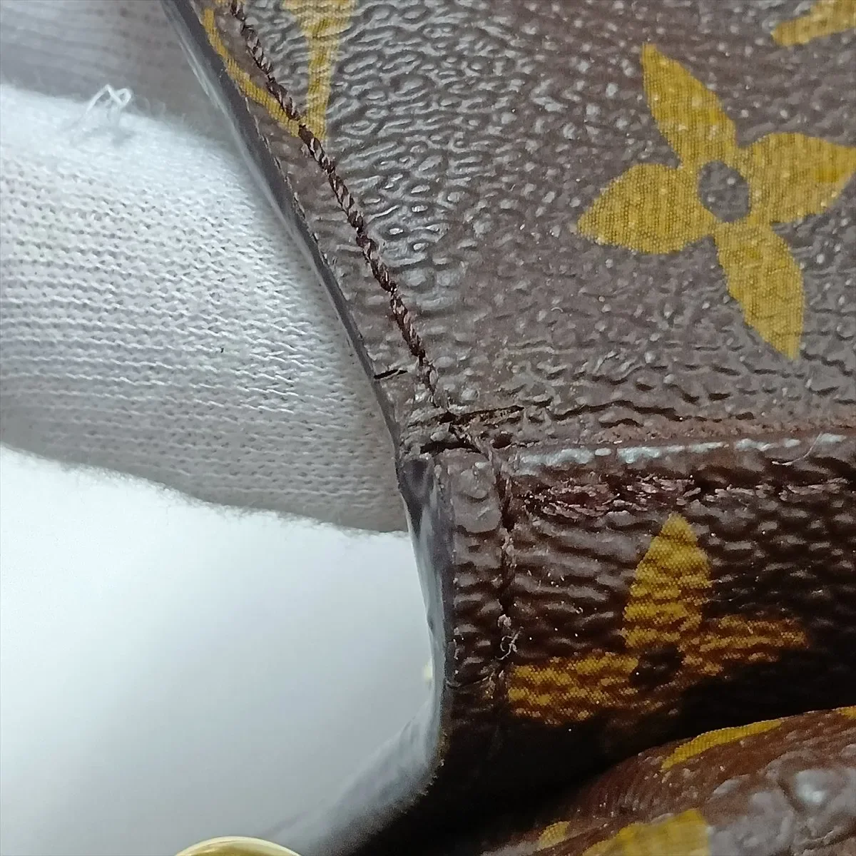 LV MONOGRAM POCHETTE METIS MM view 15