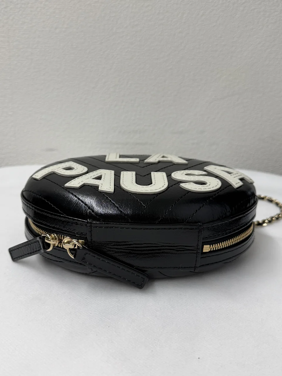 CHANEL LA PAUSA CHAIN SHOULDER BAG (26 SERIAL CODE) view 8