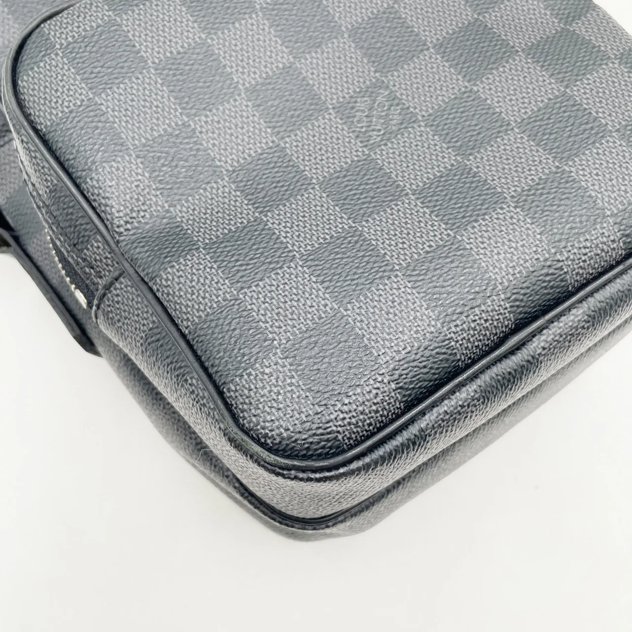 LV GRAPHITE REM view 4