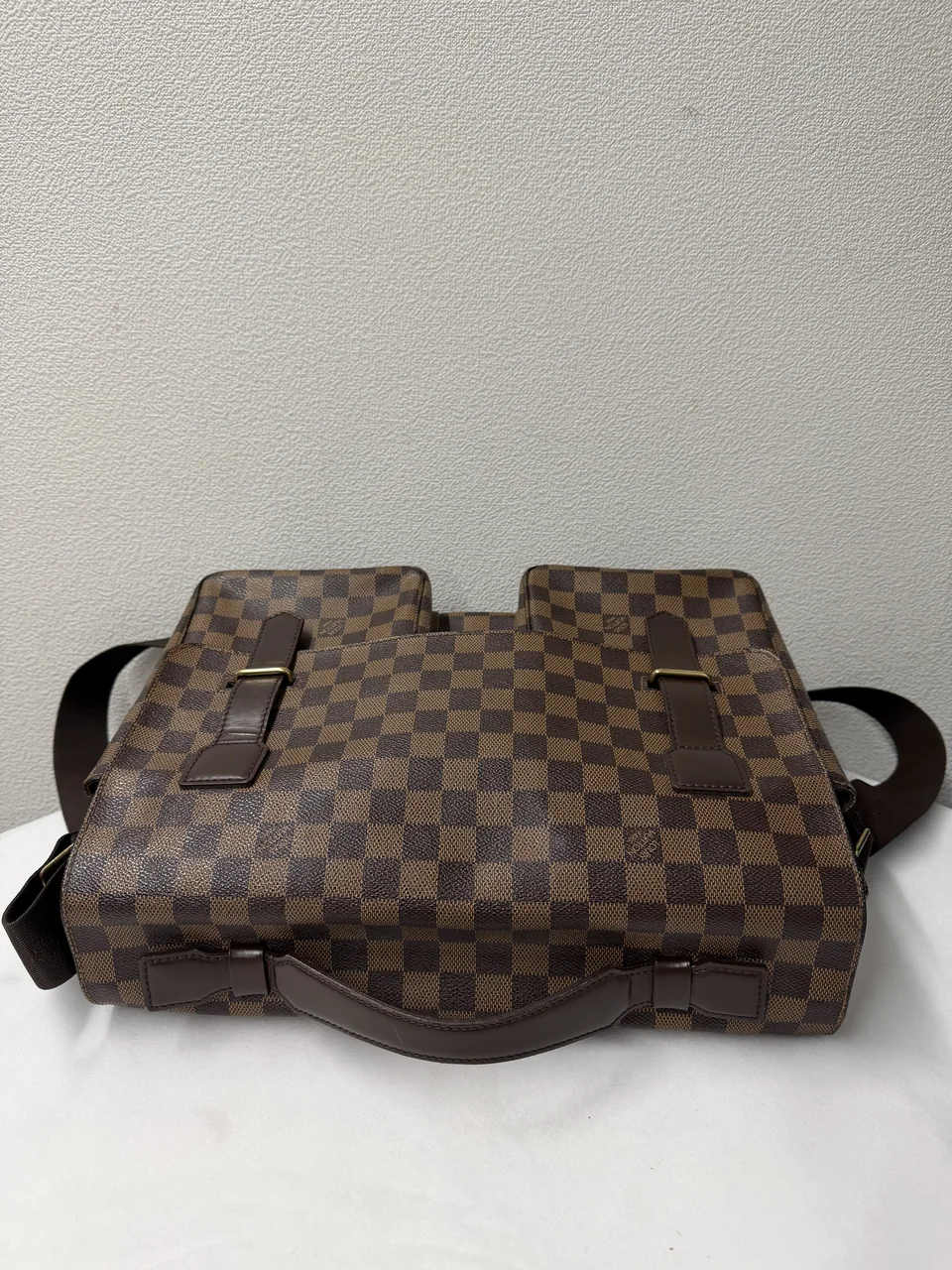 LOUIS VUITTON BAG view 4