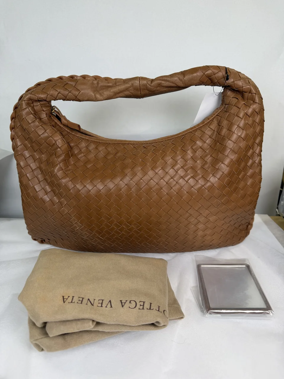 BOTTEGA VENETA INTRECCIATO HOBO MEDIUM (BROWN)