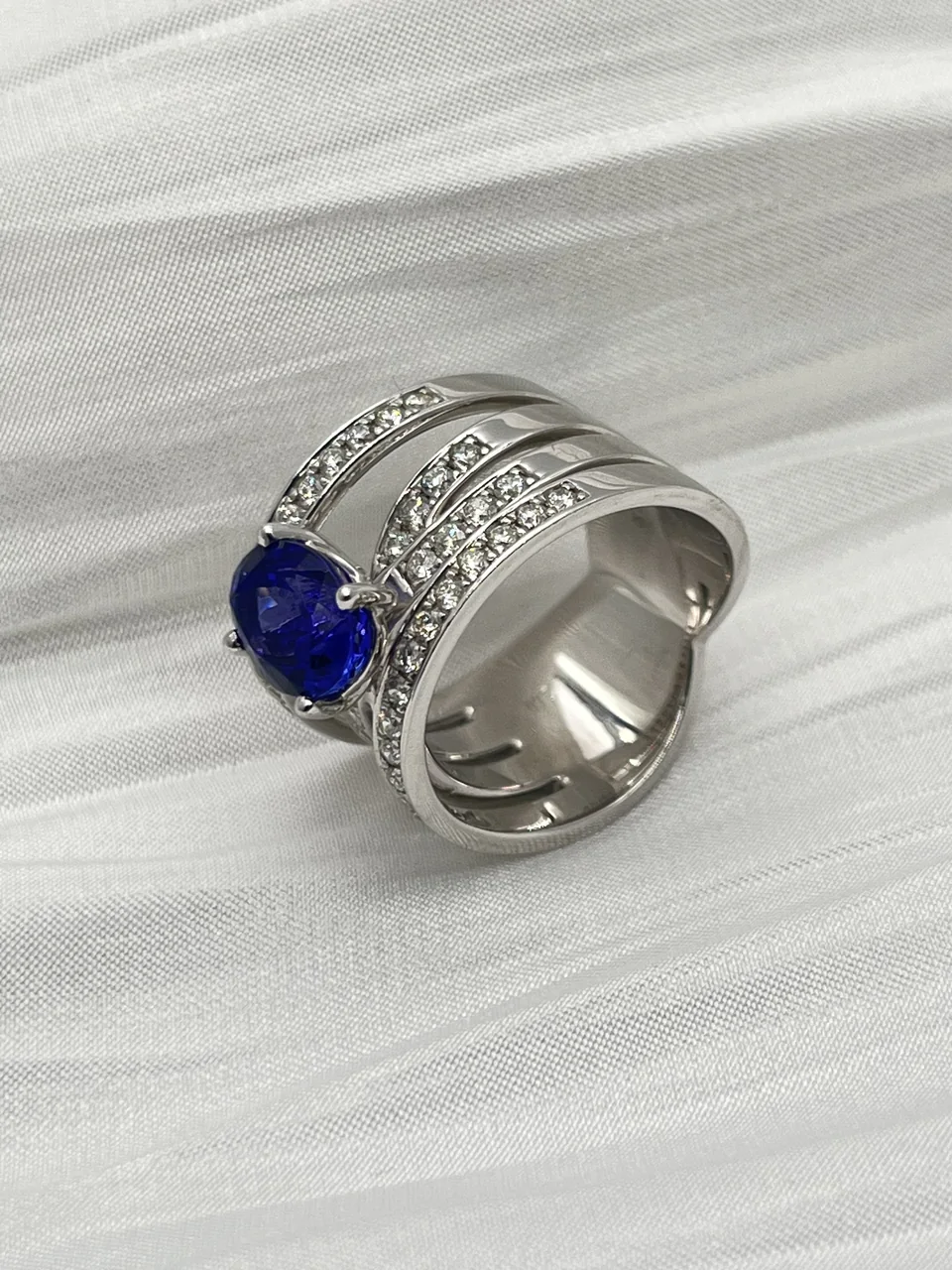 PT950 TANZANITE RING 2.6CTS 19G view 6
