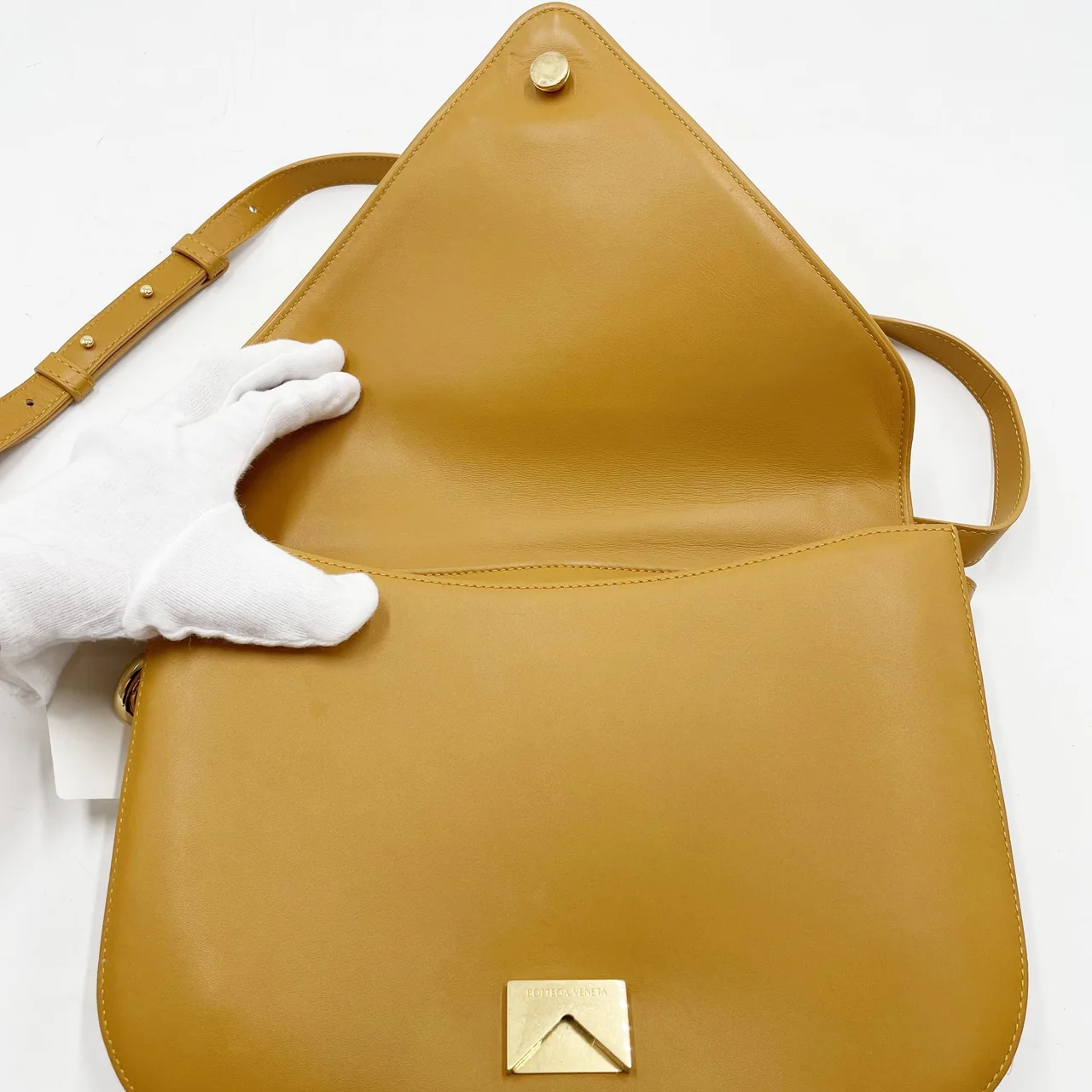 BOTTEGA VENETA MOUNT ENVELOPE SHOULDER BAG view 8