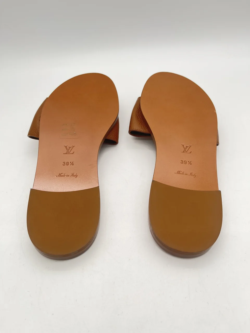 LV LOCK IT FLAT MULE (SIZE 39 1/2 - BRAND NEW) photo 4