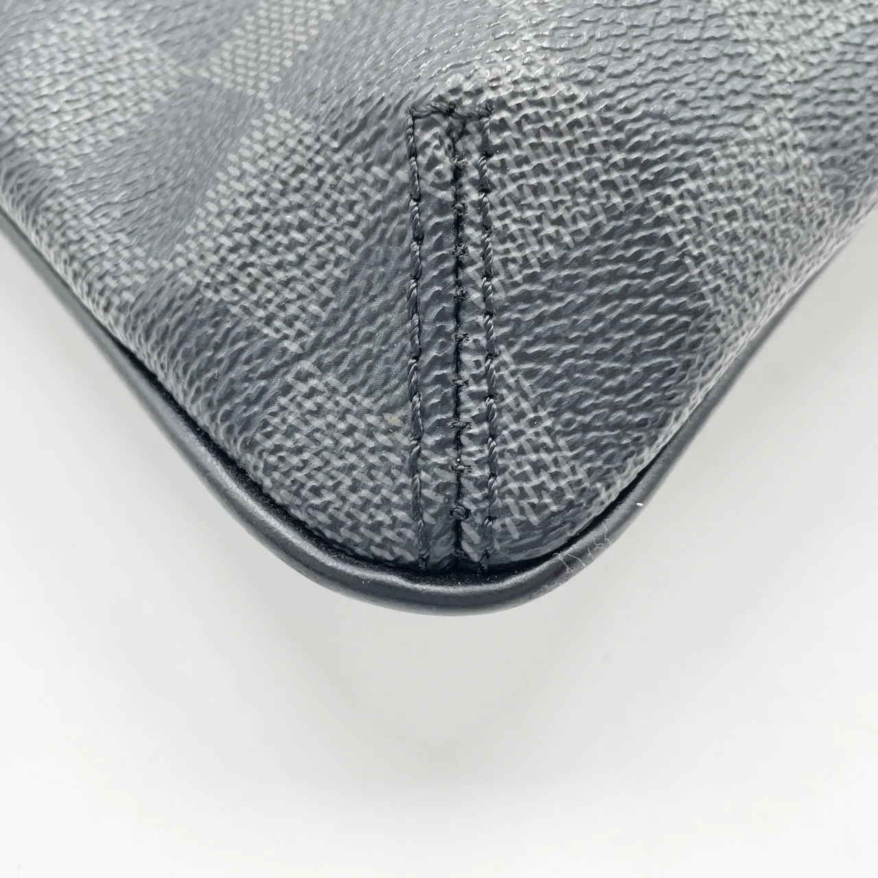 LV GRAPHITE THOMAS view 3