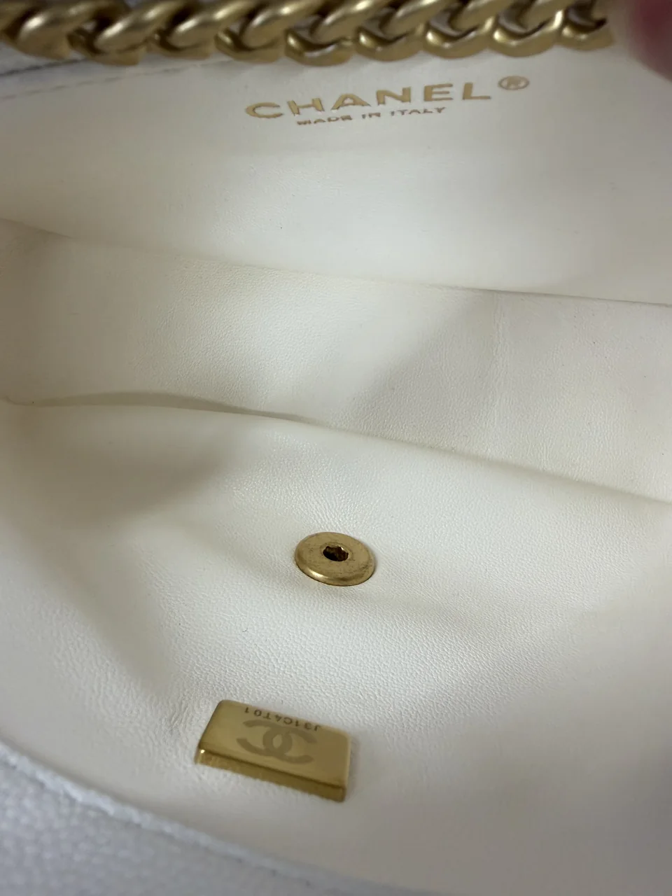 CHANEL CAVIAR MATELASSE CHAIN SHOULDER BAG (WHITE) view 9