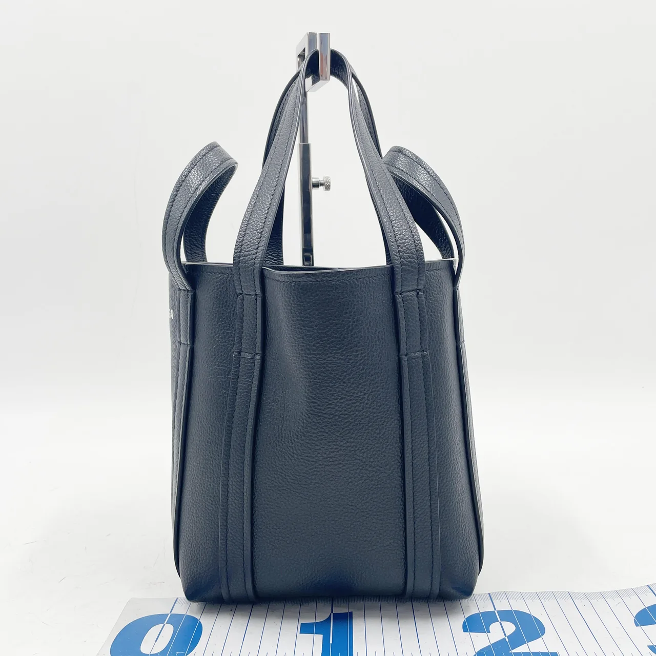BALENCIAGA EVERYDAY XS view 4