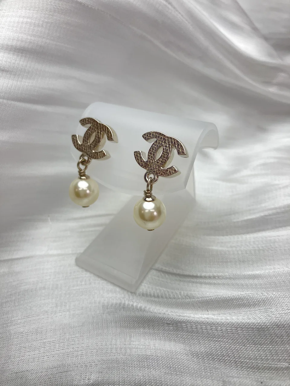 CHANEL EARRINGS view 3