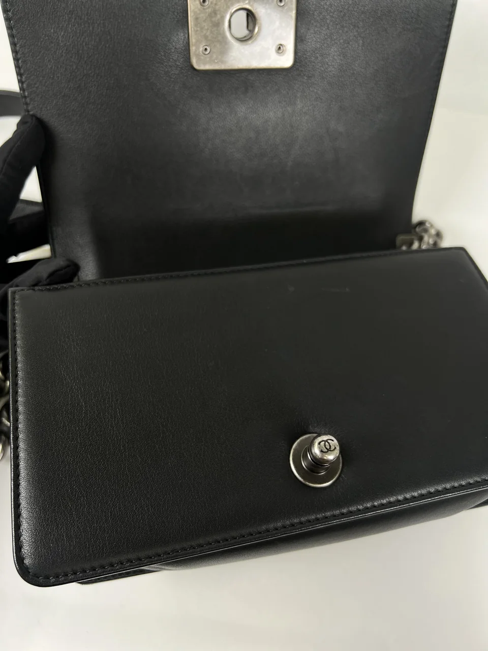 CHANEL LAMB SKIN LE BOY (26 SERIAL CODE) view 18
