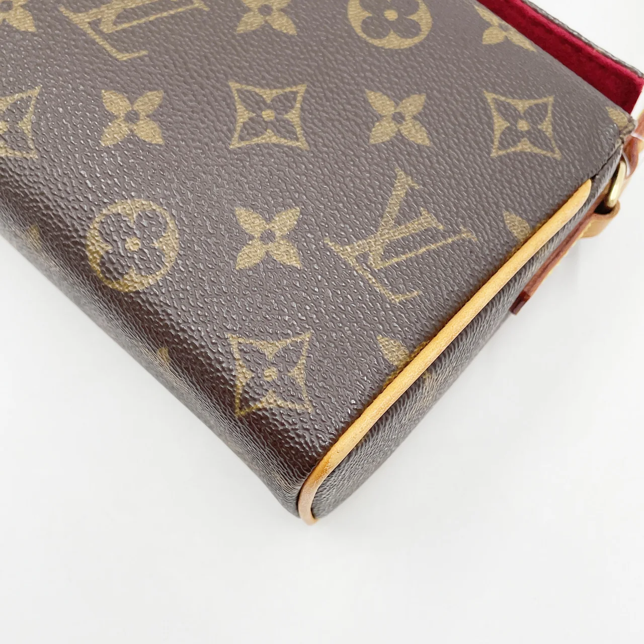 LV MONOGRAM RECITAL view 5