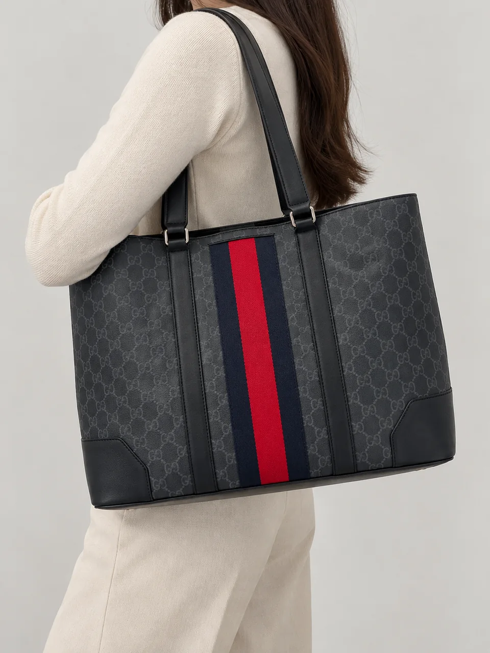 GUCCI GG SUPREME TOTE BAG hover