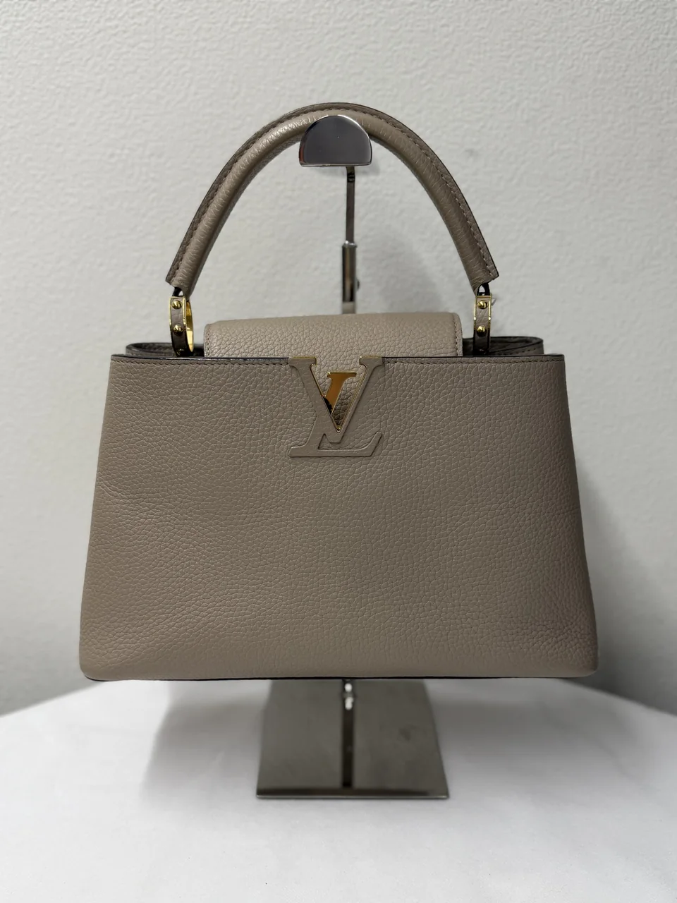 LV TAURILLON CAPUCINES MM