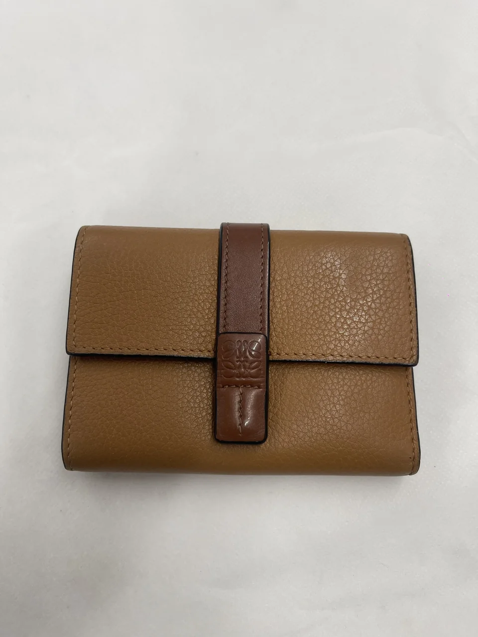 LOEWE SMALL VERTICAL WALLET hover