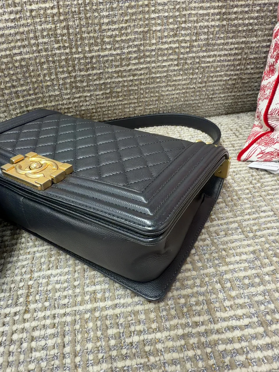 CHANEL CAVIAR LE BOY 25 view 3
