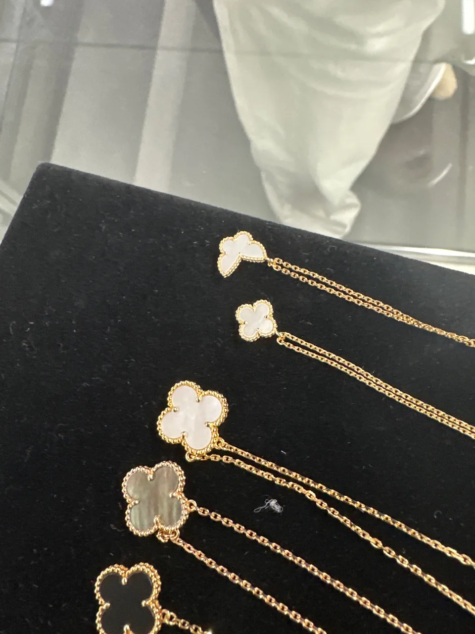 AU750 VCA SWEET ALHAMBRA NECKLACE 2.8G