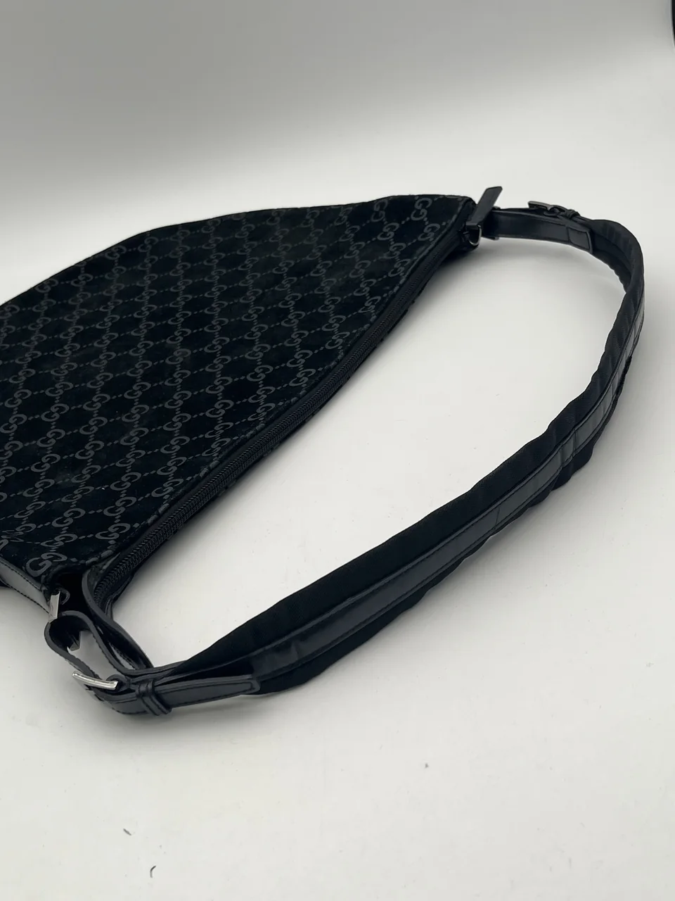 GUCCI CANVAS SHOULDER BAG (BLACK) view 3