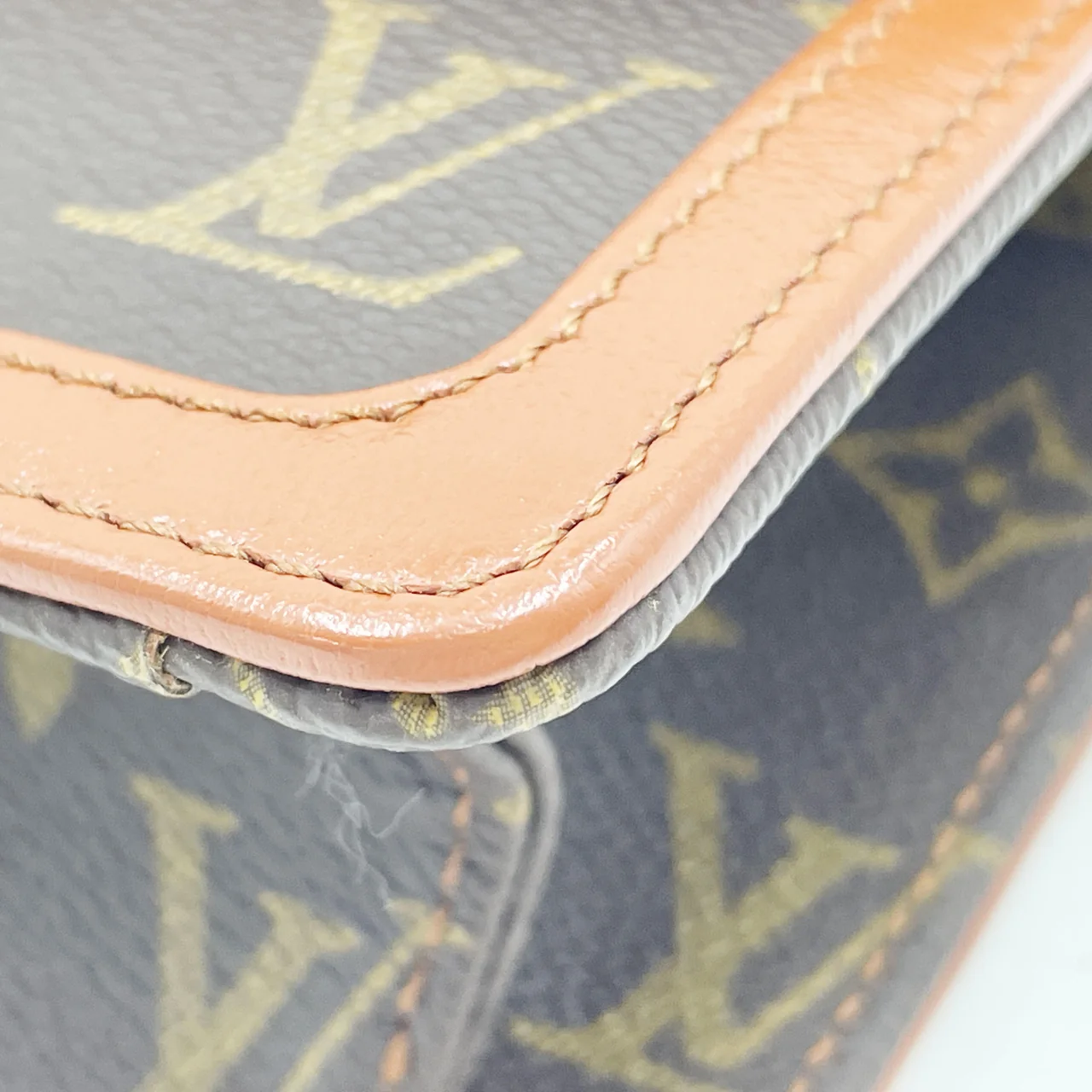 LV MONOGRAM POCHETTE DAM PM view 4
