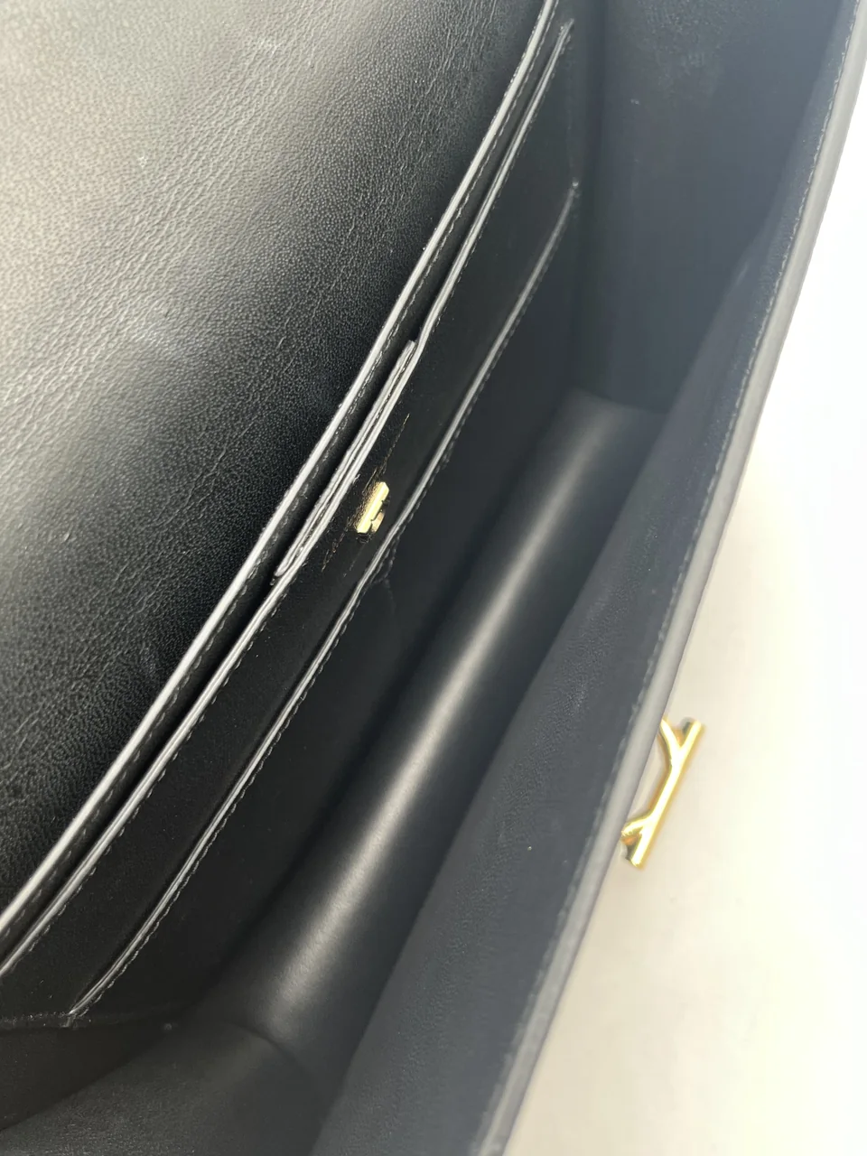 SALVATORE FERRAGAMO GANCINI SHOULDER BAG (BLACK) view 9
