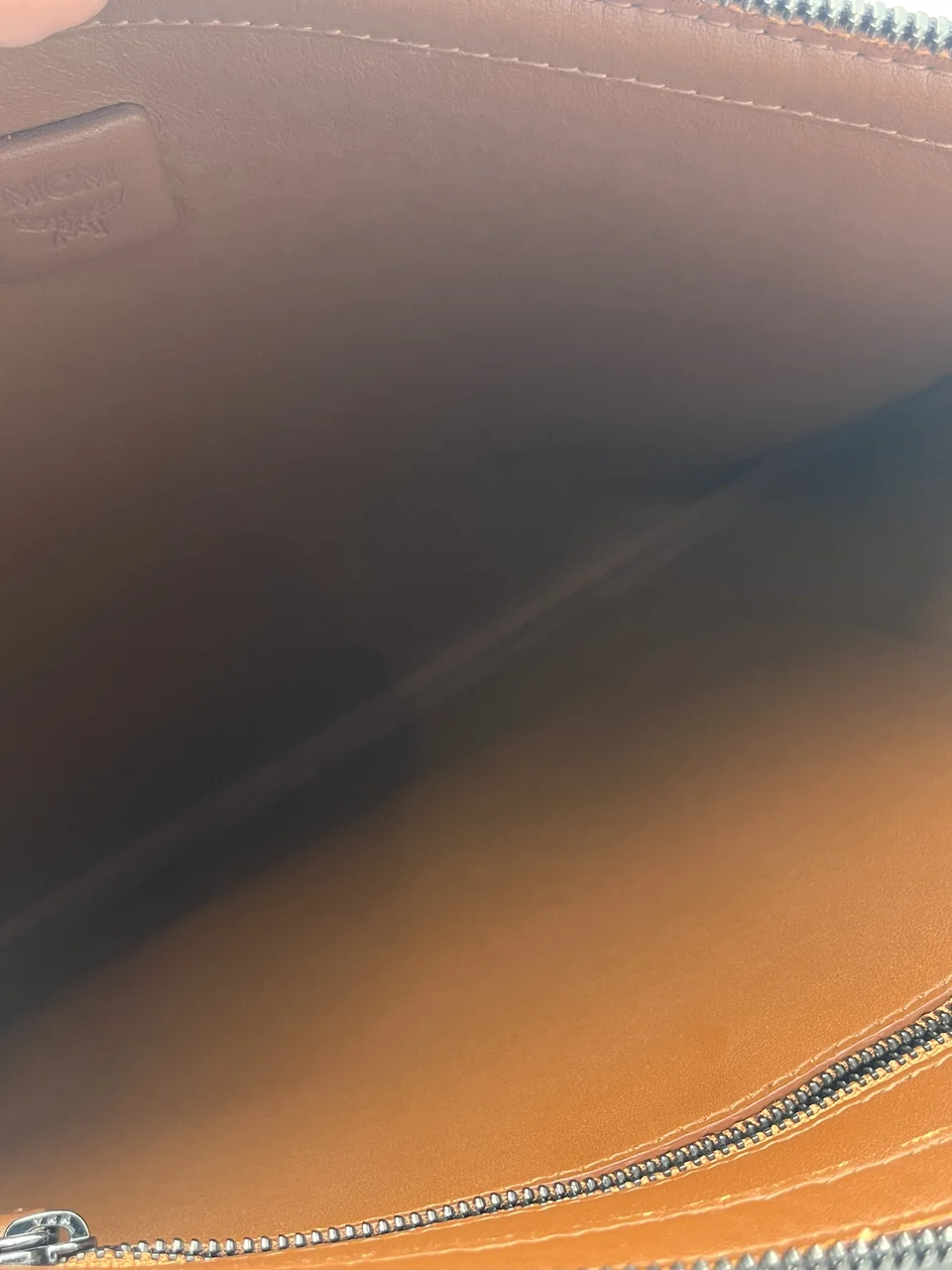 MCM CLUTCH view 5