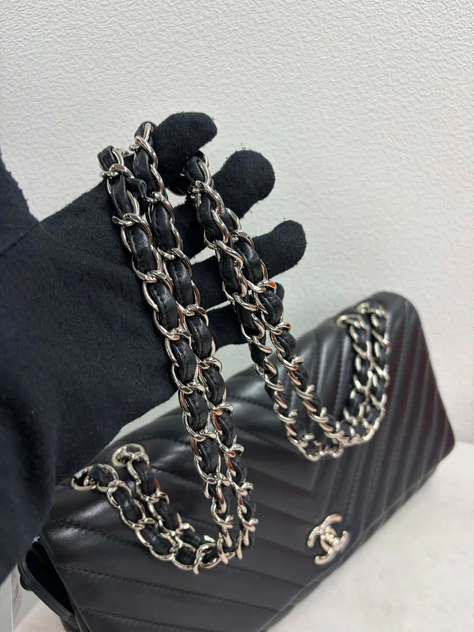 CHANEL LAMB SKIN CHEVRON CHAIN SHOULDER BAG (17 SERIAL CODE) view 10