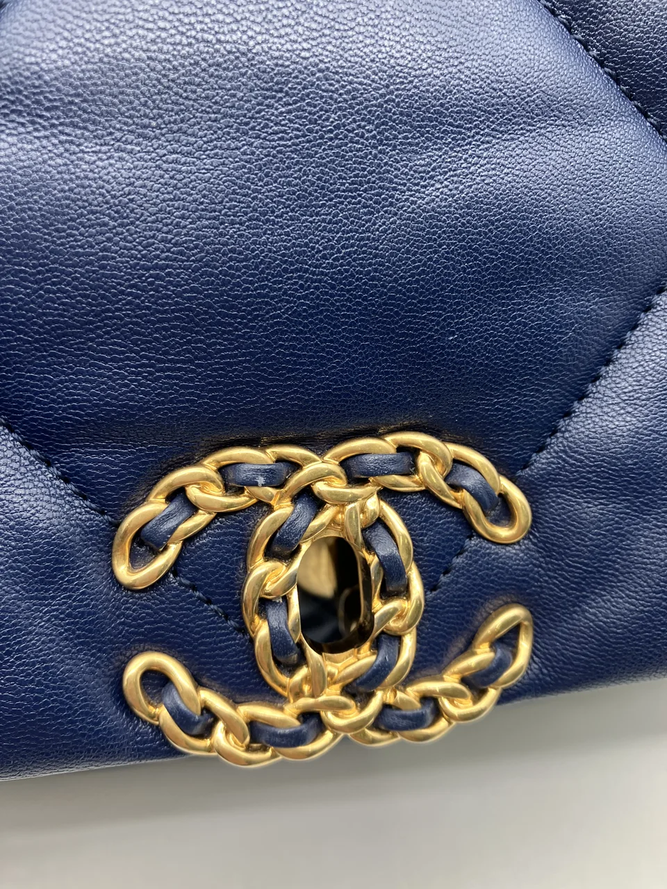 CHANEL 19 view 15