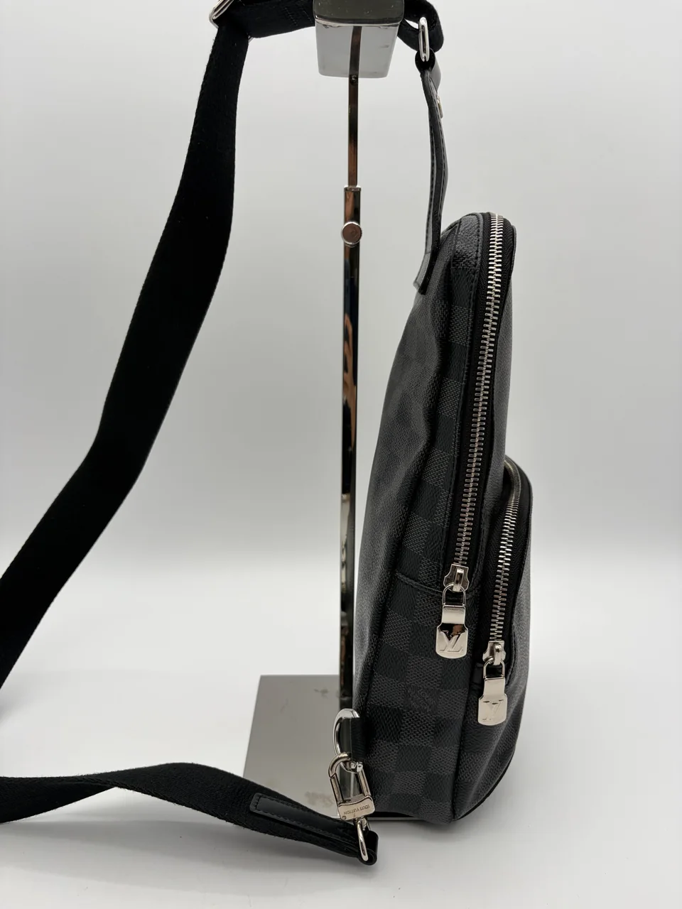 LV GRAPHITE N41719 view 6