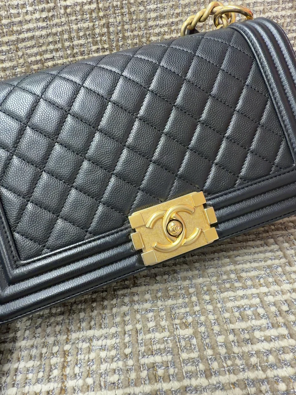 CHANEL CAVIAR LE BOY 25 hover