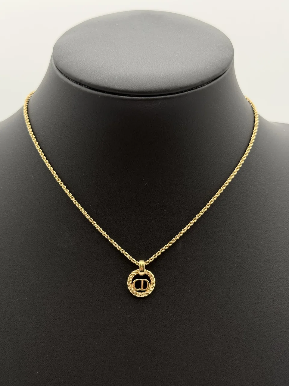 DIOR NECKLACE hover