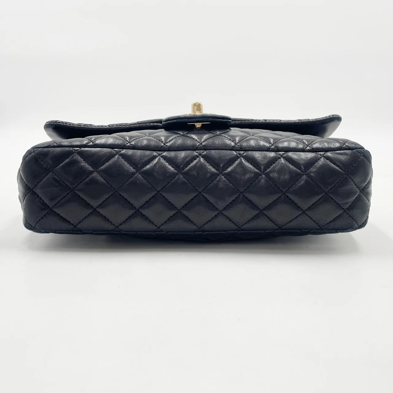 CHANEL LAMB SKIN MATELASSE (12 SERIAL CODE) hover