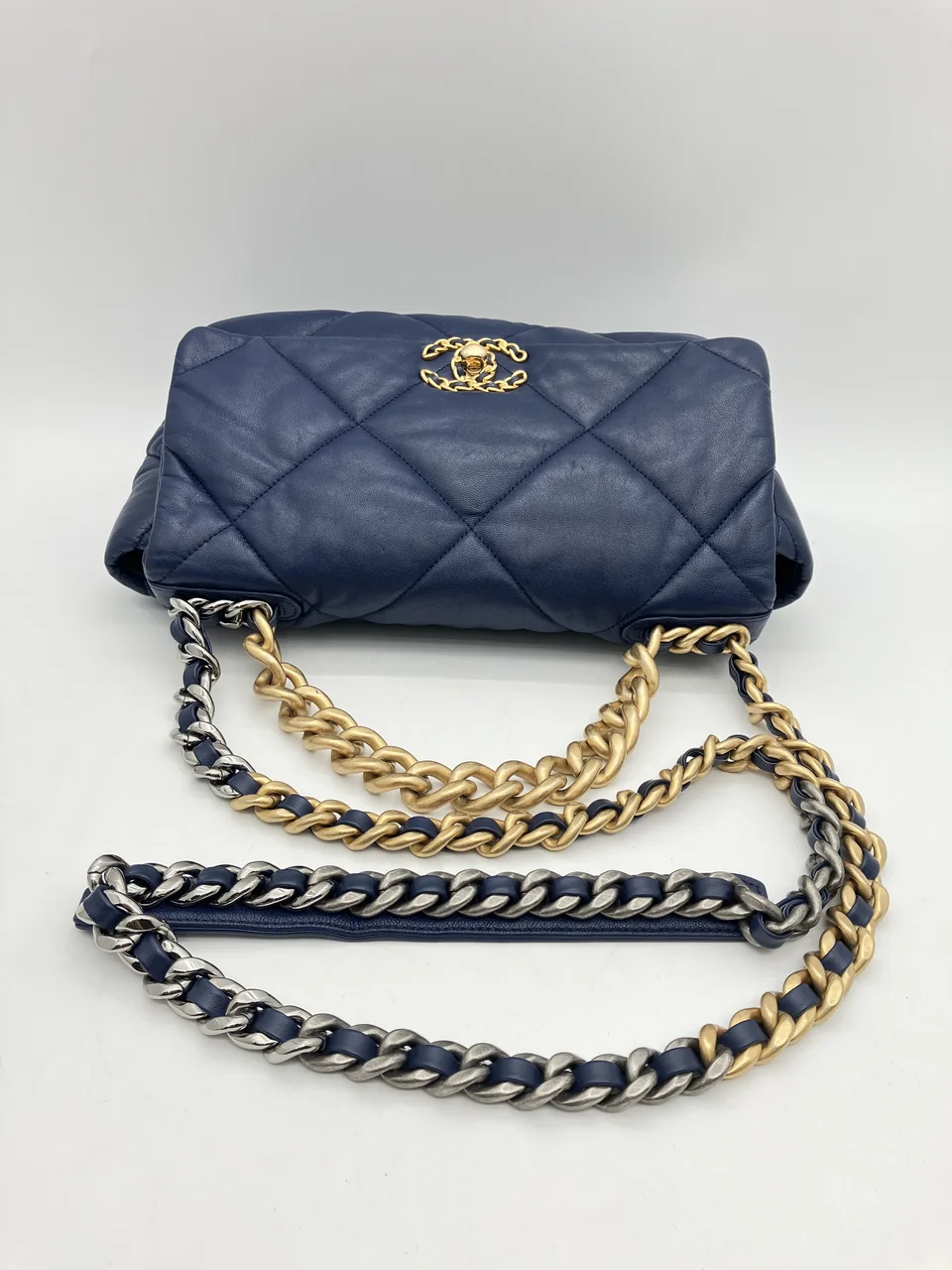 CHANEL 19 view 7