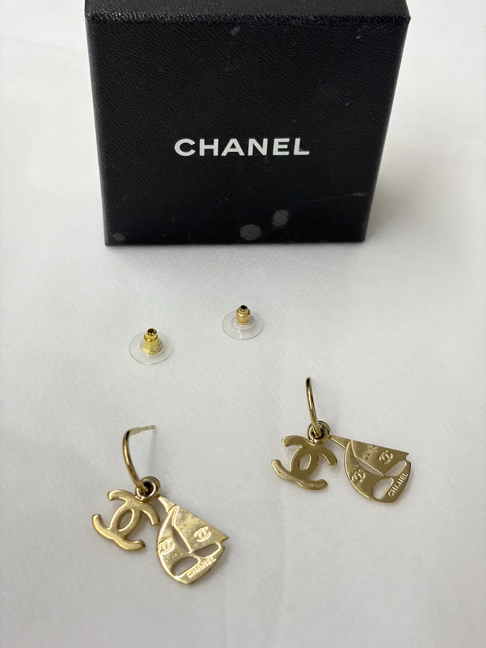 CHANEL EARRINGS view 3