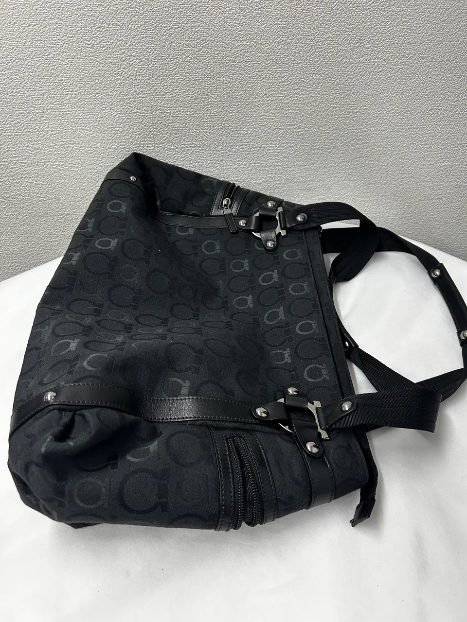 SALVATORE FERRAGAMO GANCINI TOTE BAG (BLACK) view 6