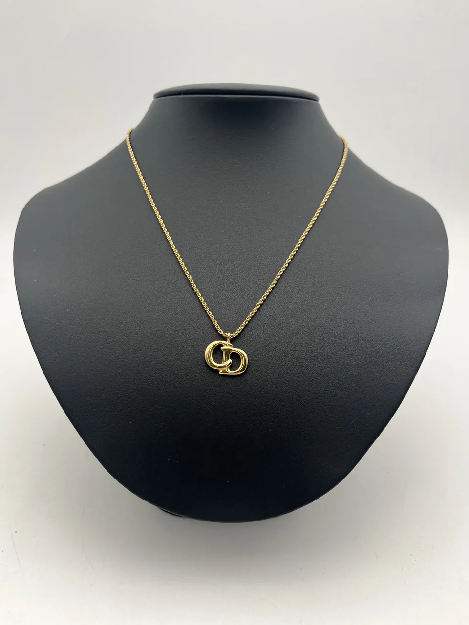 DIOR NECKLACE