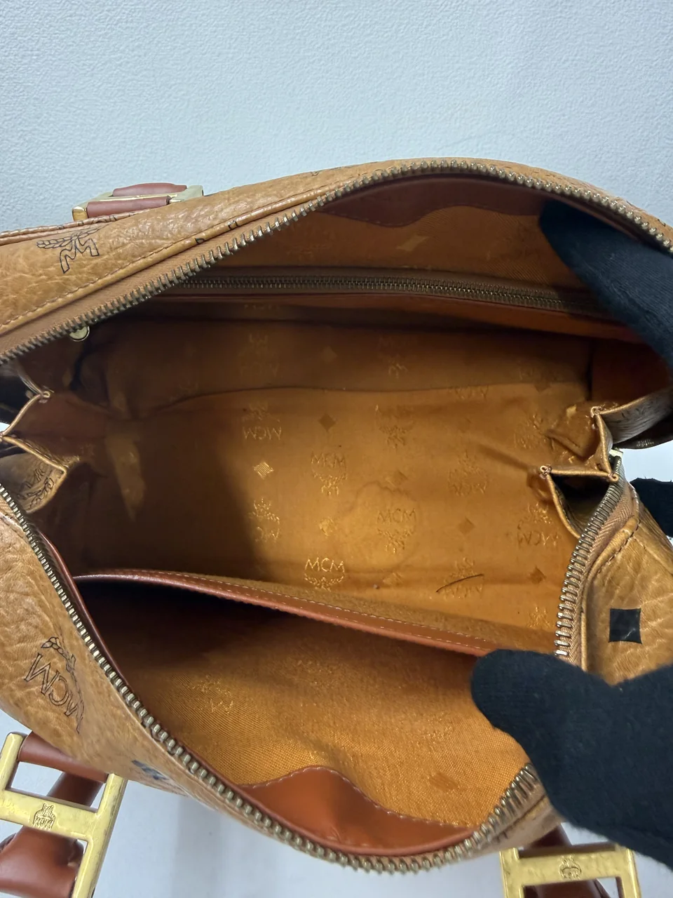 MCM TWO-WAY BAG (CAMEL) view 9