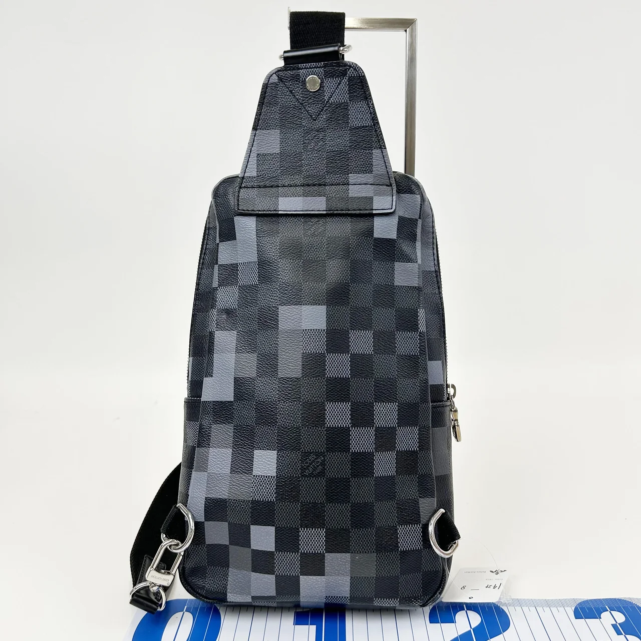 LV DAMIER GRAPHITE PIXEL AVENUE hover