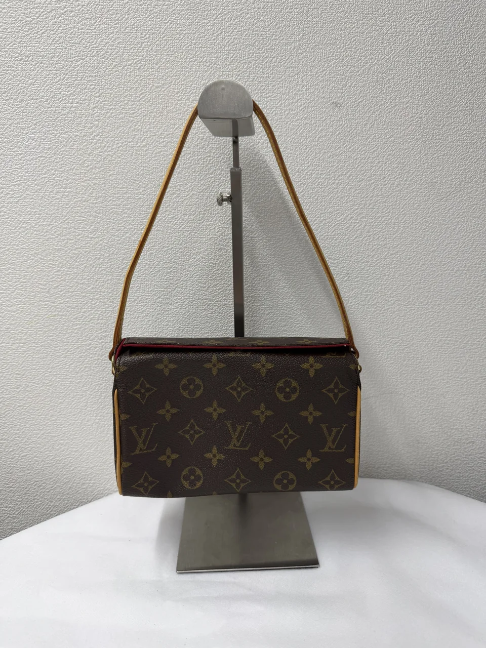 LV MONOGRAM RECITAL view 11