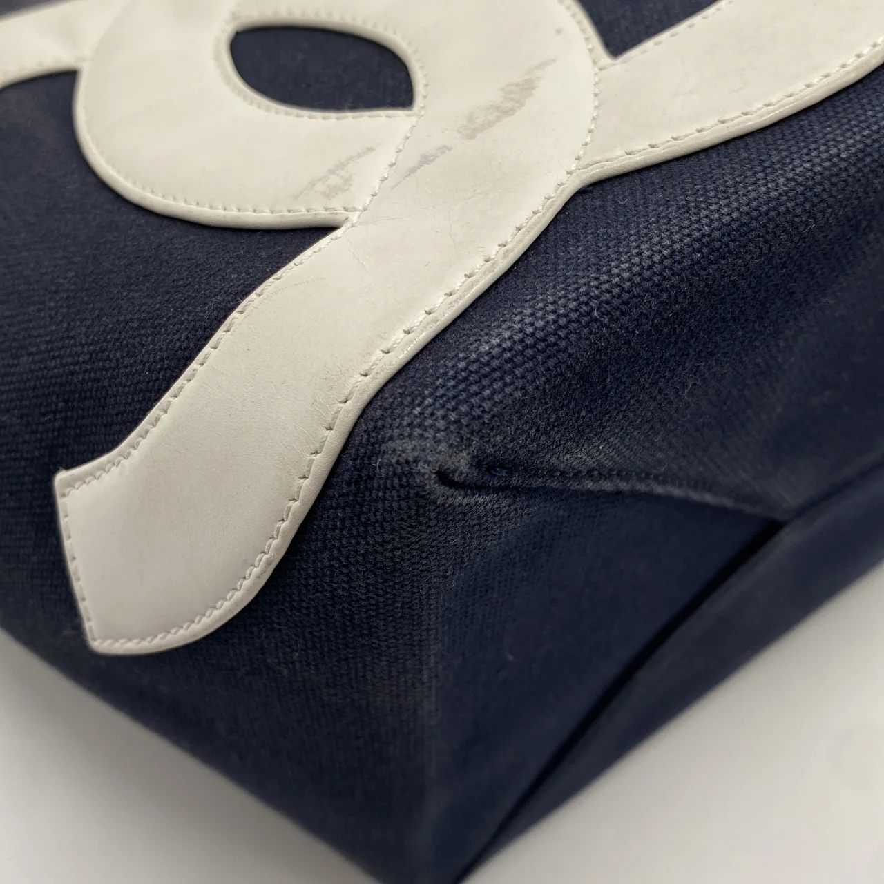 CHANEL NO.5 CHAIN TOTE BAG view 4