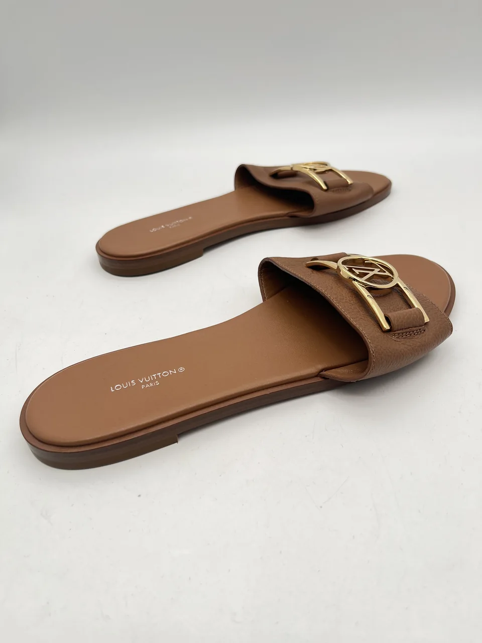 LV LOCK IT FLAT MULE (SIZE 39 1/2 - BRAND NEW) photo 3