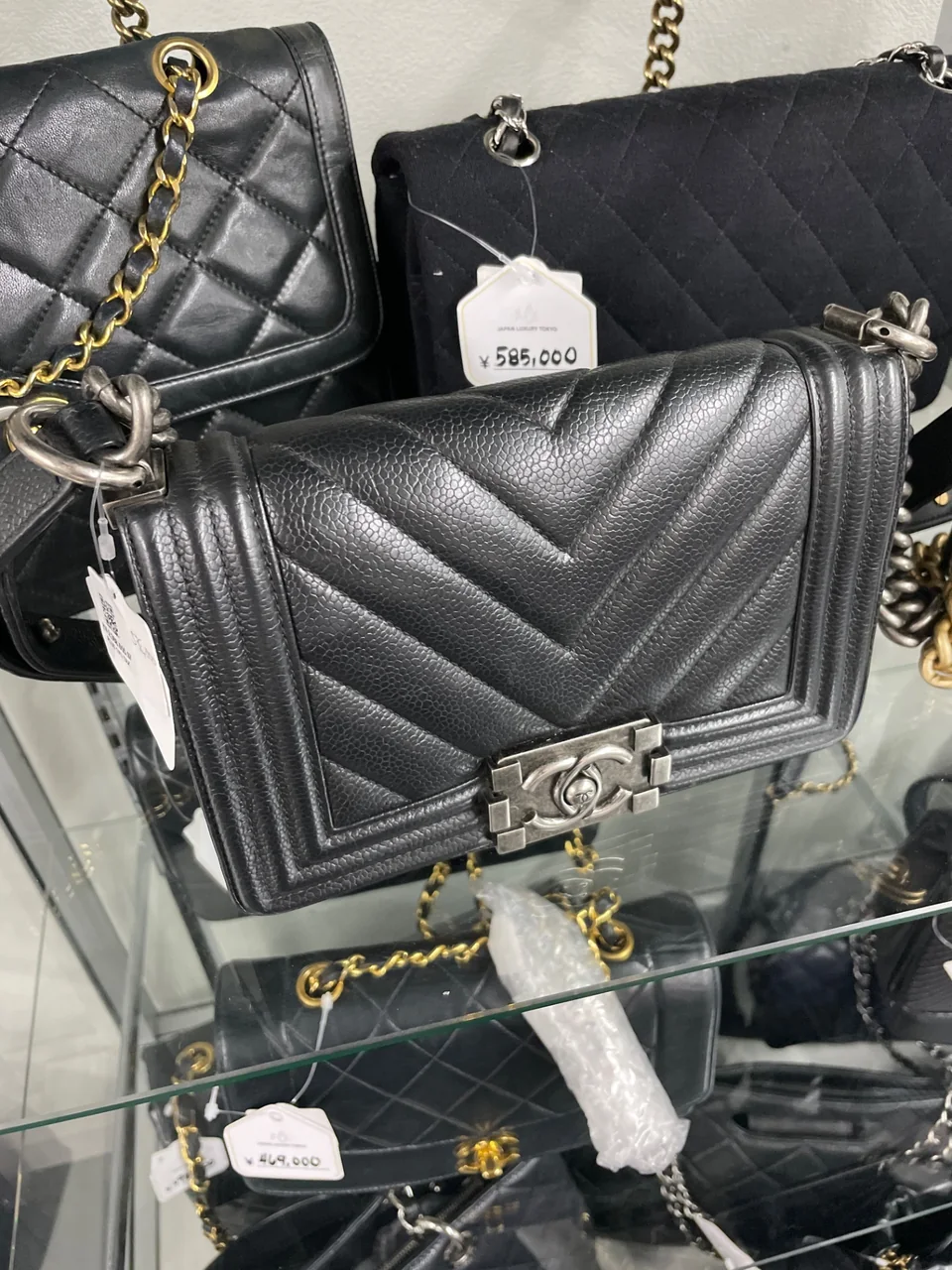 CHANEL CALF SKIN CHEVRON SHOULDER BAG (28 SERIAL CODE) hover
