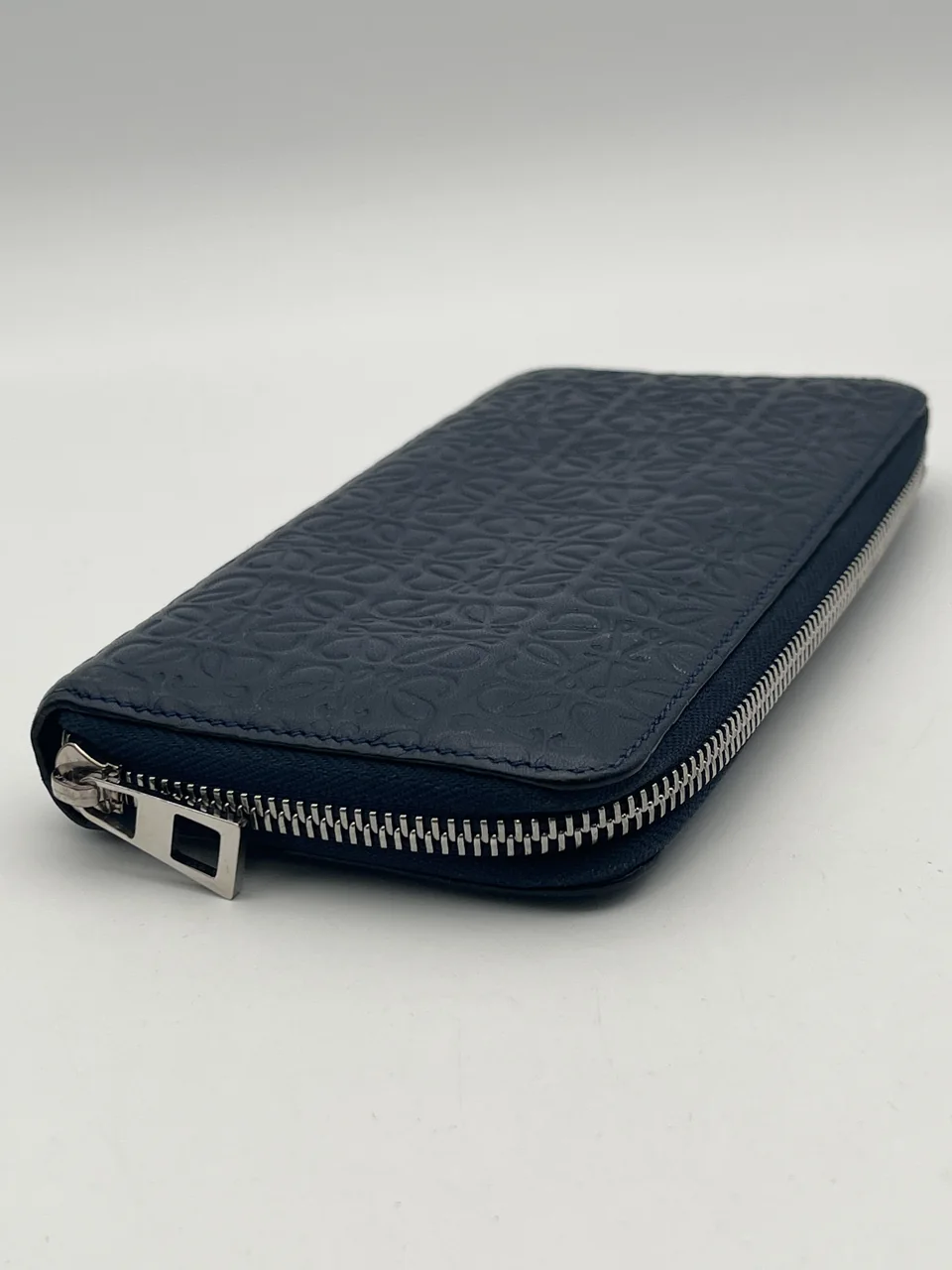 LOEWE ROUND LONG WALLET hover