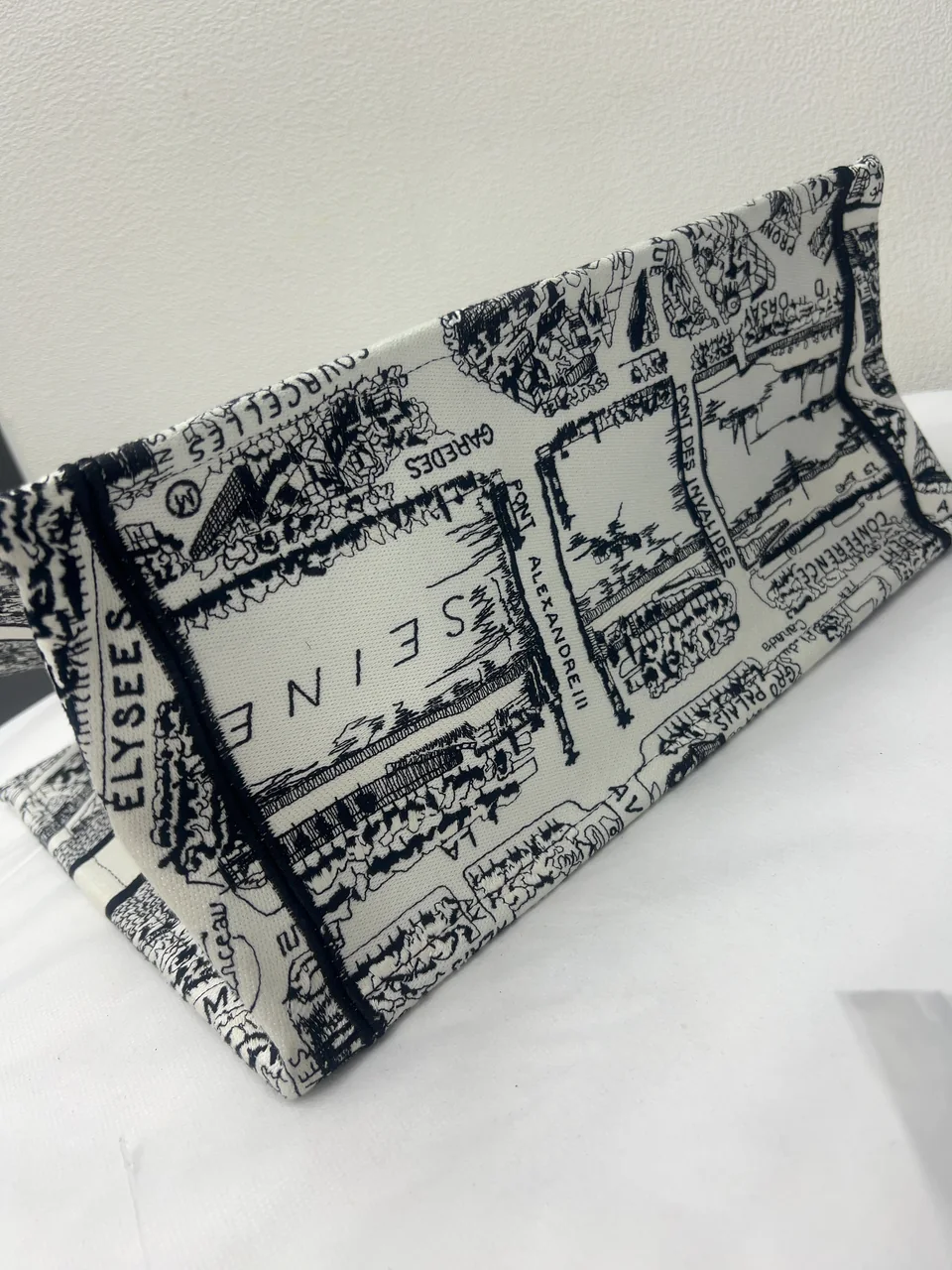 DIOR BOOK TOTE MEDIUM view 9