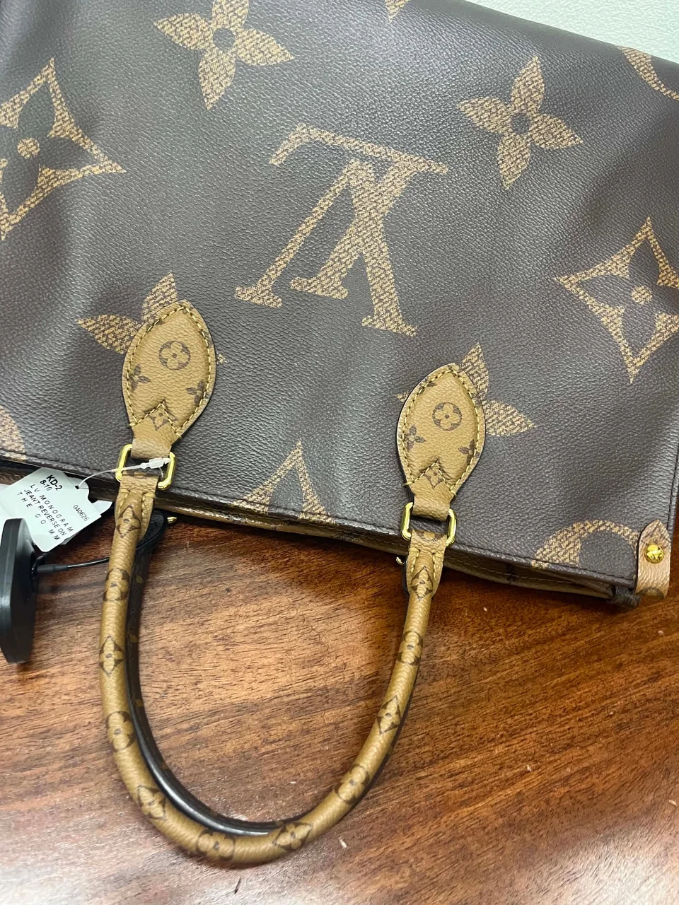 LV MONOGRAM JEANT REVERSE ON THE GO MM view 11