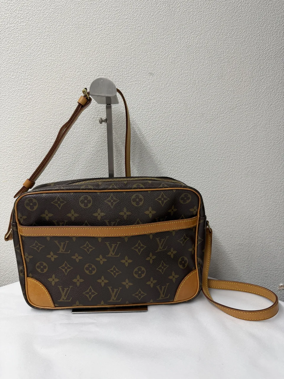 LV MONOGRAM TROCADERO 30 view 12