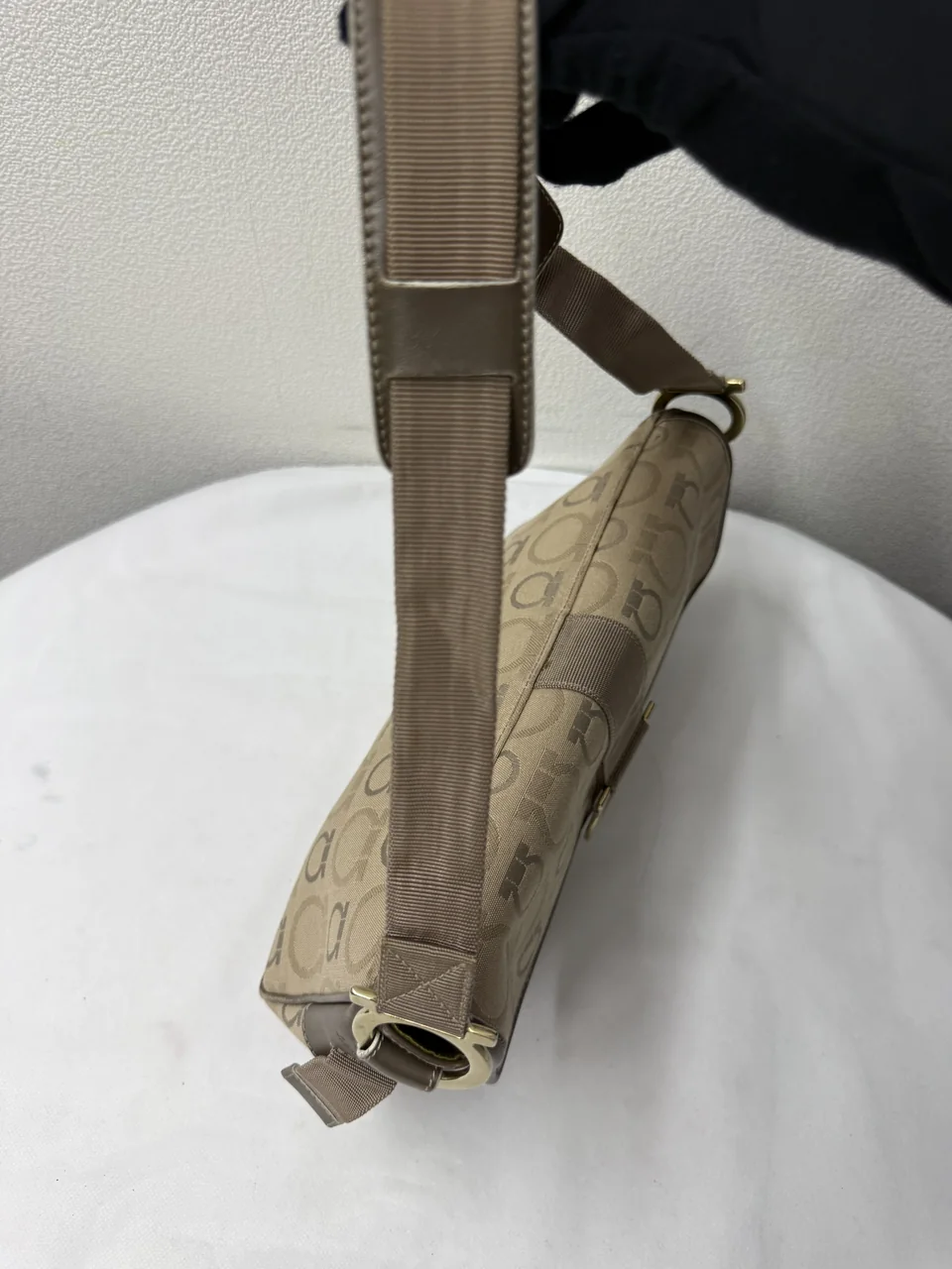 SALVATORE FERRAGAMO SHOULDER BAG view 3