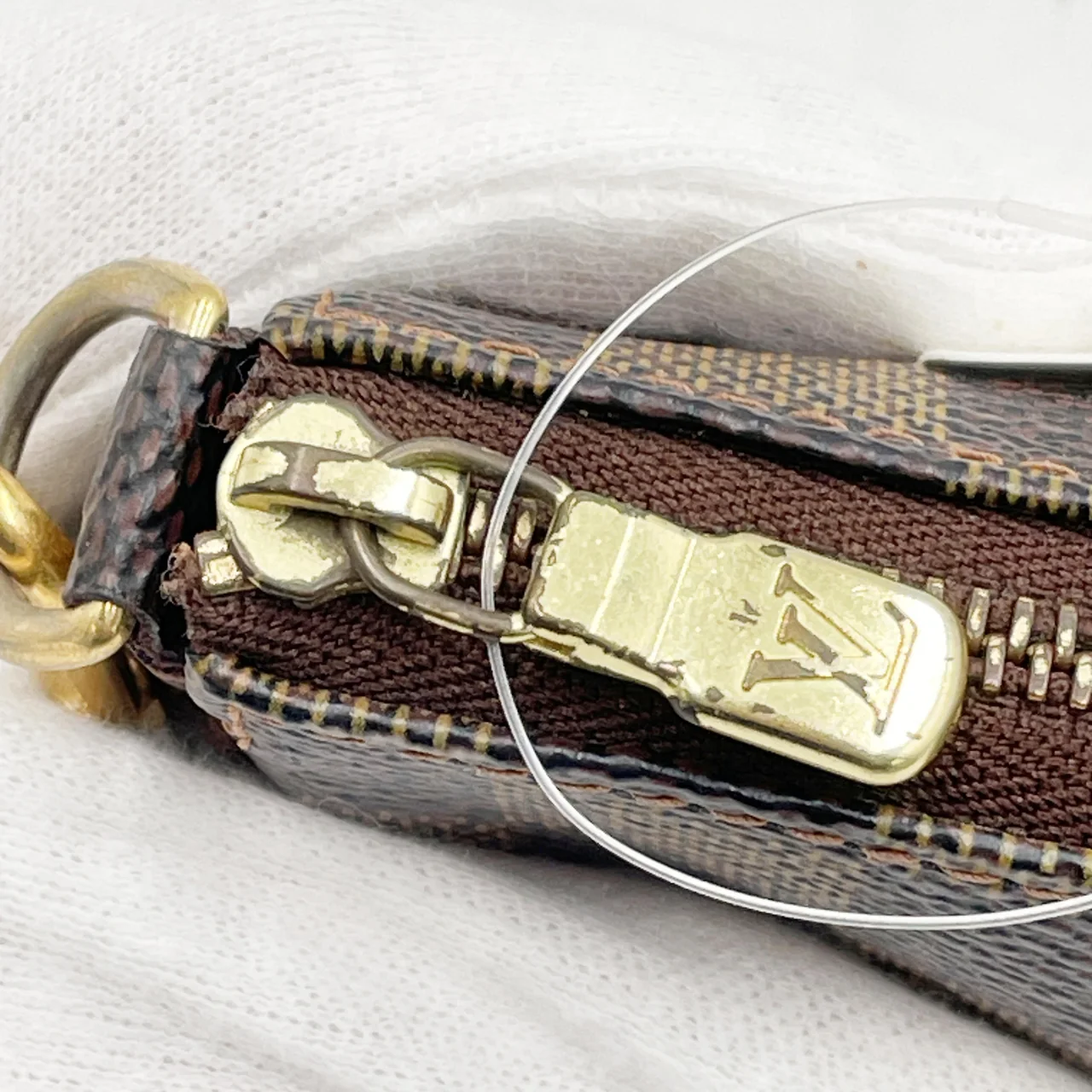LV DAMIER MINI POCHETTE ACCESOIRE view 9