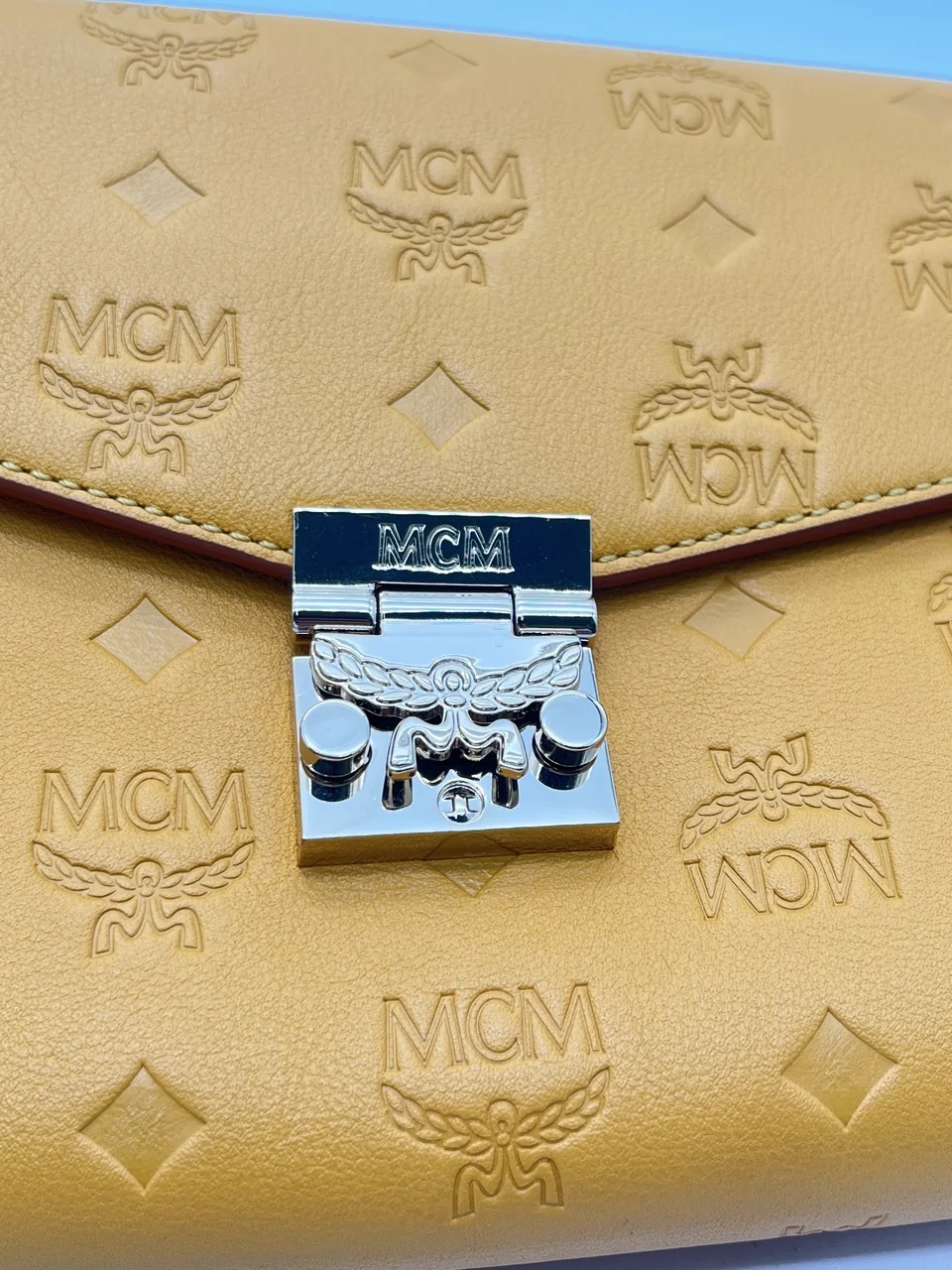 MCM VICETOS TWO-WAY SHOULDER BAG (YELLOW) view 6