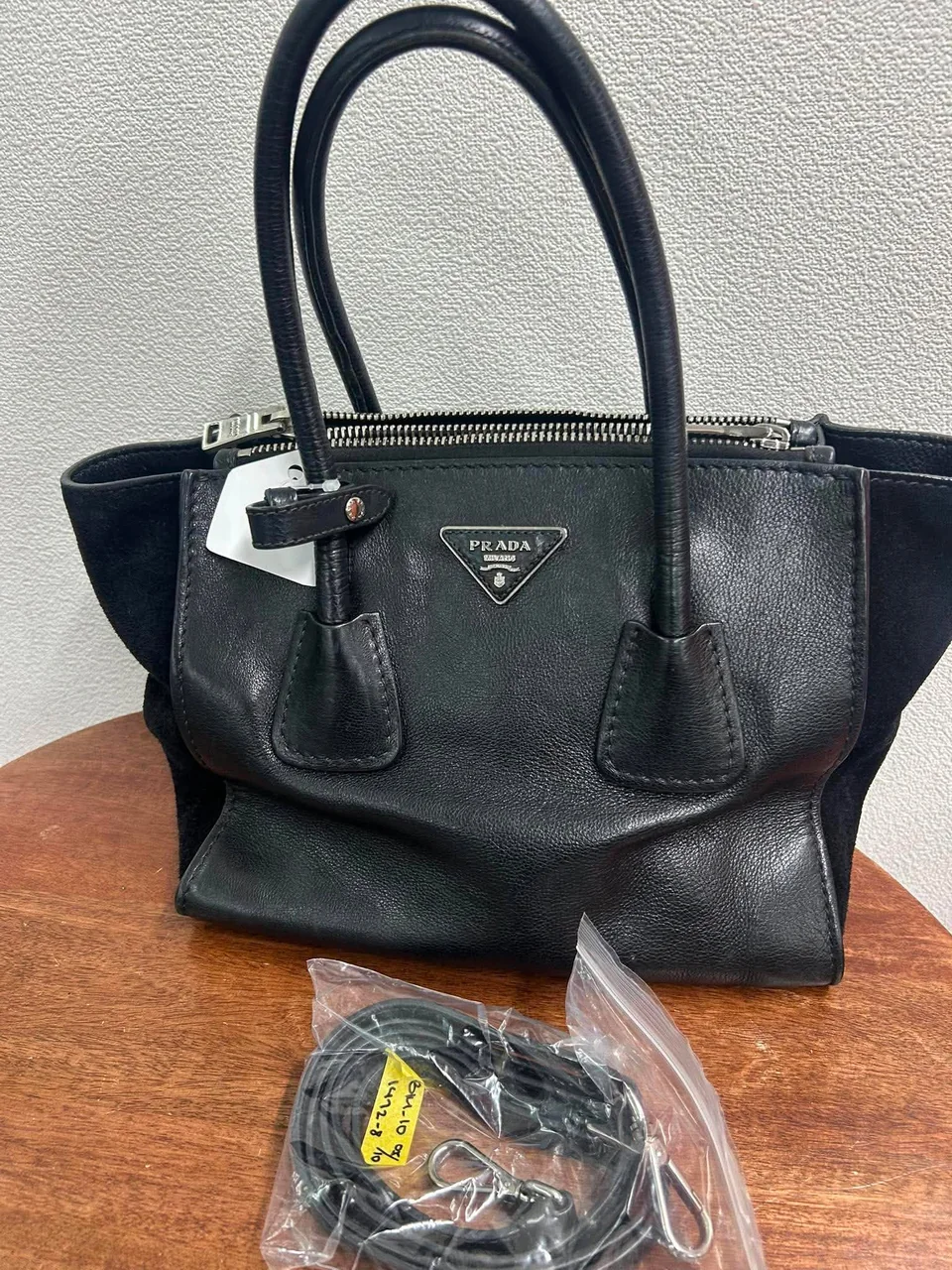 PRADA TRIANGLE LOGO (BLACK)