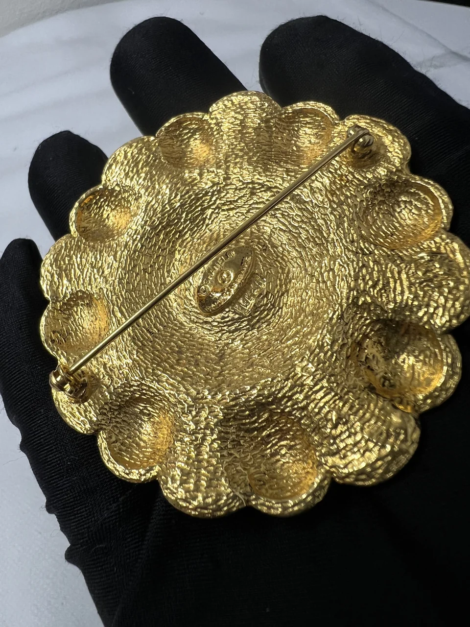 CHANEL BROOCH view 3