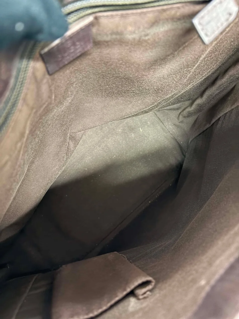 GUCCI GG SUPREME TOTE view 3
